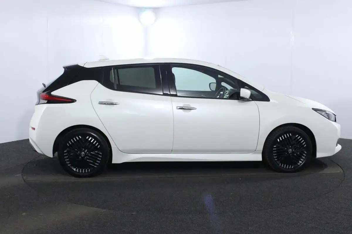 2023-nissan-leaf-e-tekna-39kwh-big-7