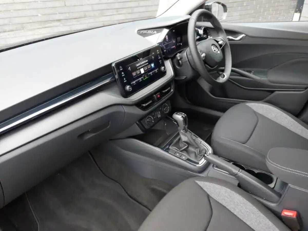 2024-skoda-fabia-10-tsi-se-comfort-116ps-dsg-big-4