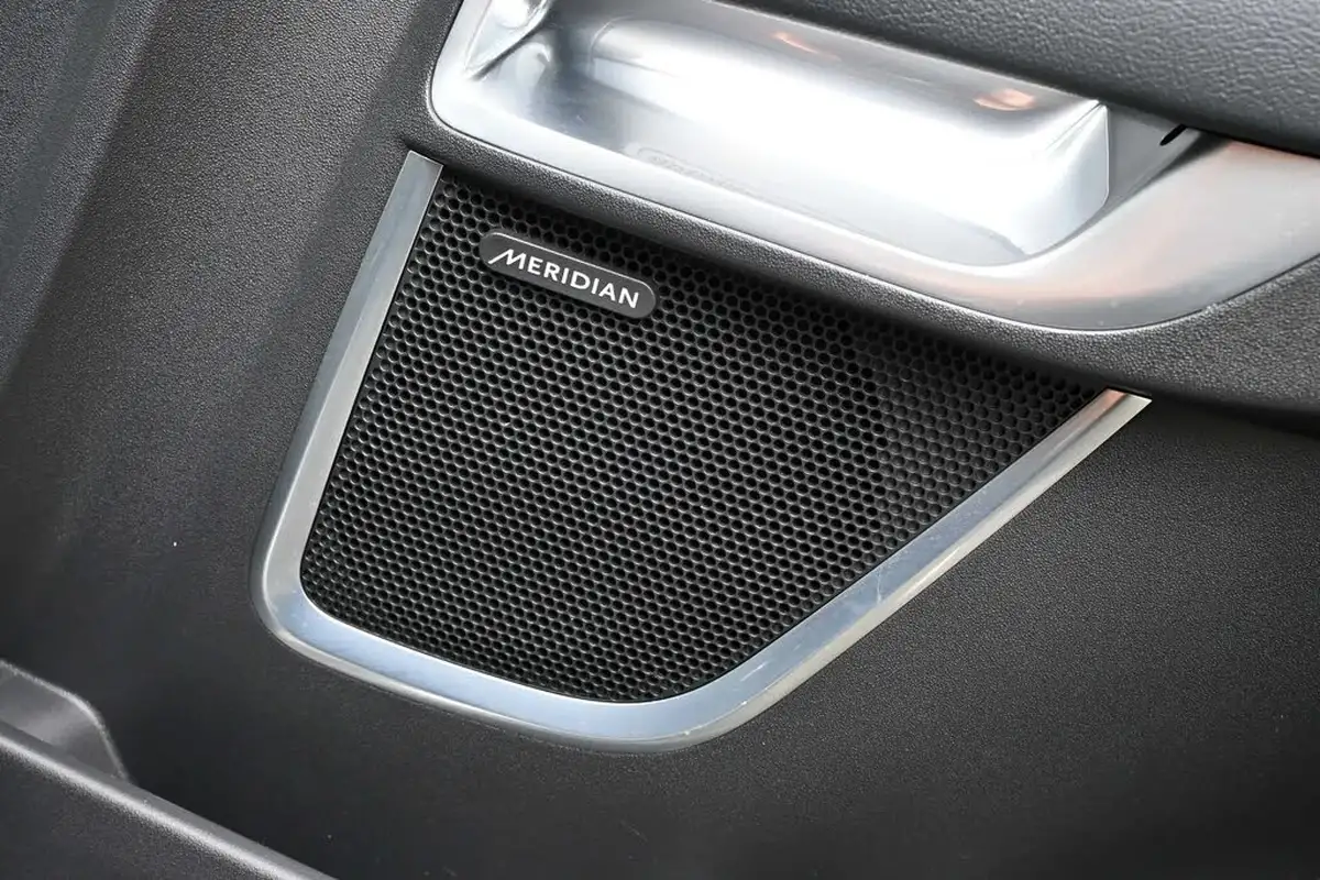 2021-jaguar-e-pace-20-d200-r-dynamic-se-big-31