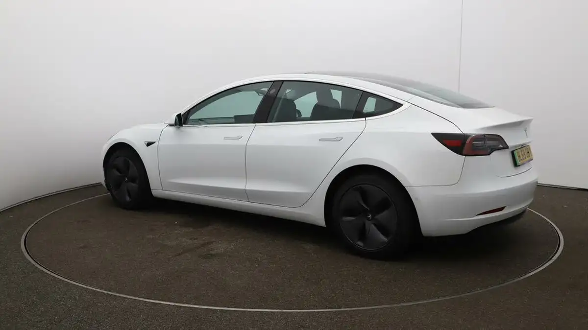 2019-tesla-model-3-e-standard-plus-big-28