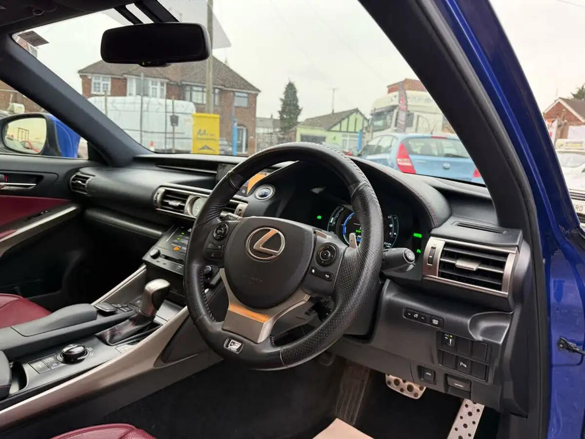 2013-lexus-is-300h-25-f-sport-big-26