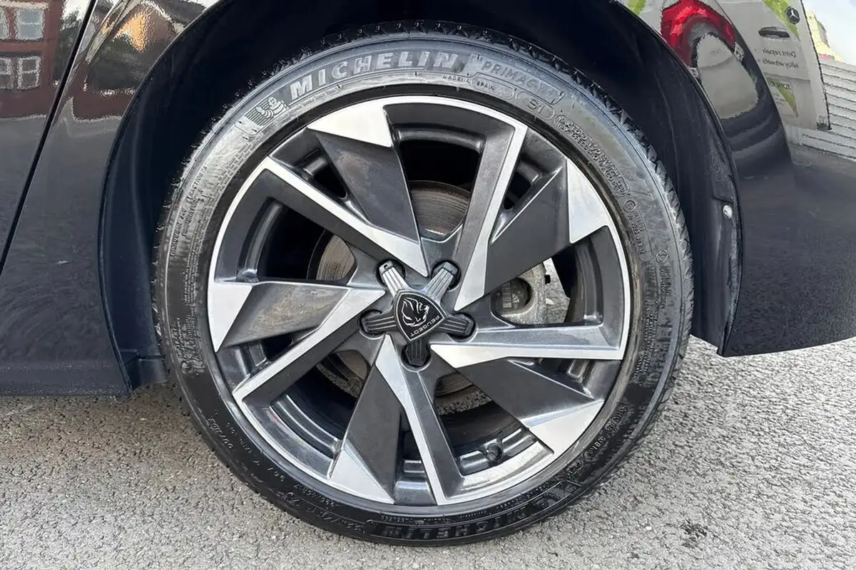 2023-peugeot-308-12-puretech-allure-premium-130ps-big-11