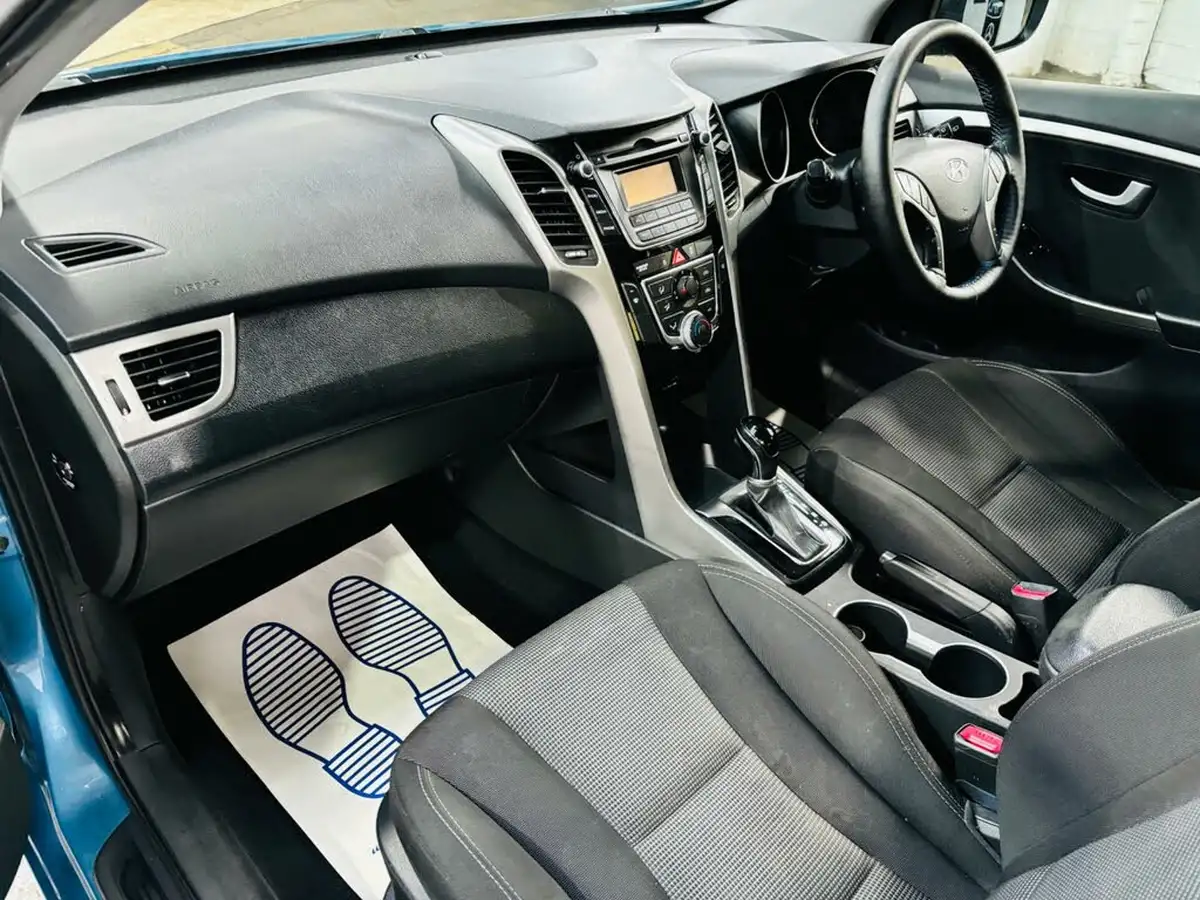 2013-hyundai-i30-16-active-hatchback-auto-big-12