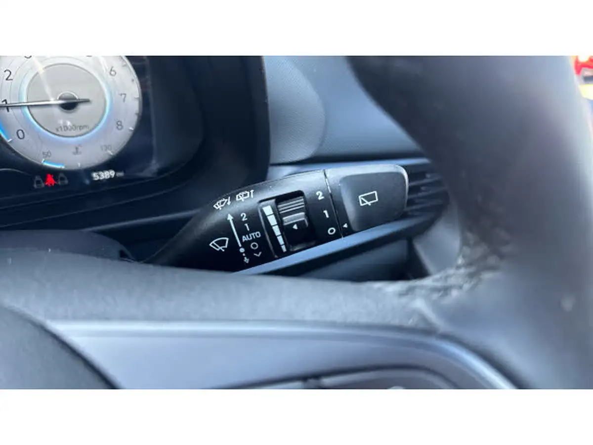 2024-hyundai-i20-10-t-gdi-premium-dct-big-27