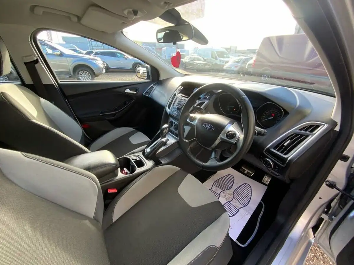2013-ford-focus-16-zetec-s-ti-vct-125ps-hatchback-powershift-big-9