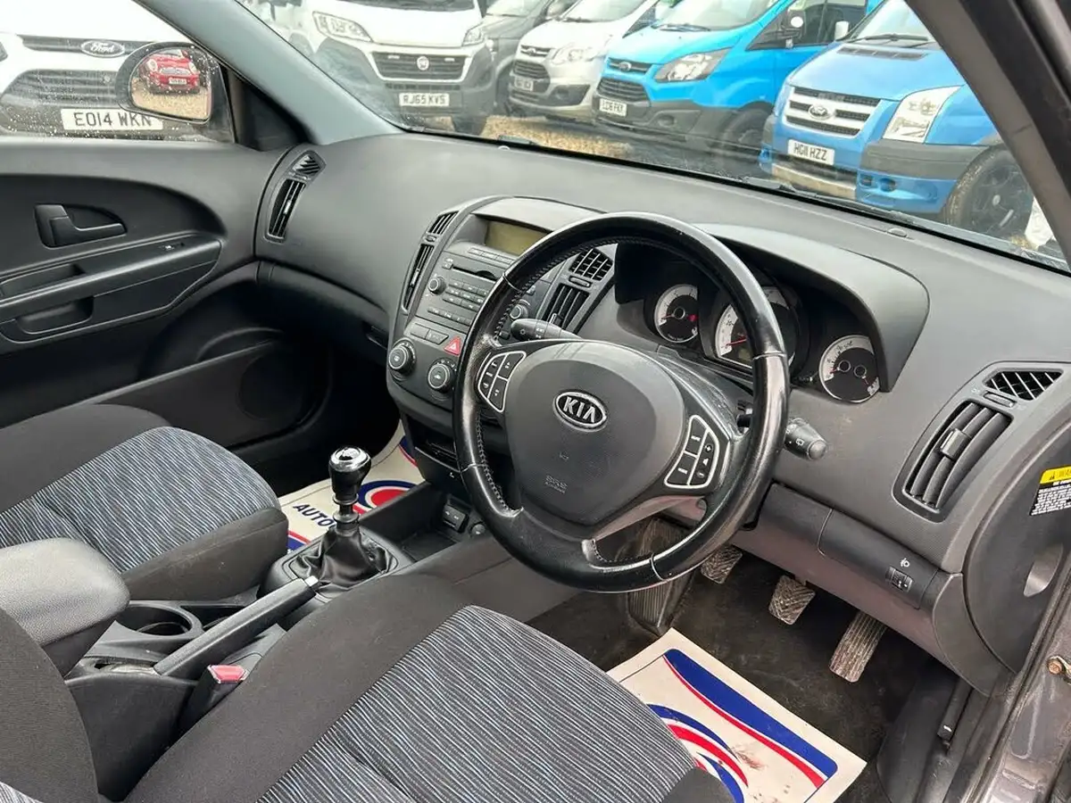 2009-kia-ceed-16td-gs-hatchback-big-11
