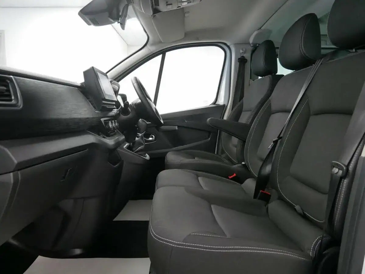 2023-renault-trafic-passenger-20-blue-dci-ll30-170-sport-big-27