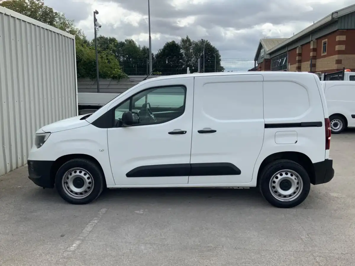 2021-vauxhall-combo-15cdti-dynamic-2300-100pseu6dt-l1h1-panel-big-3