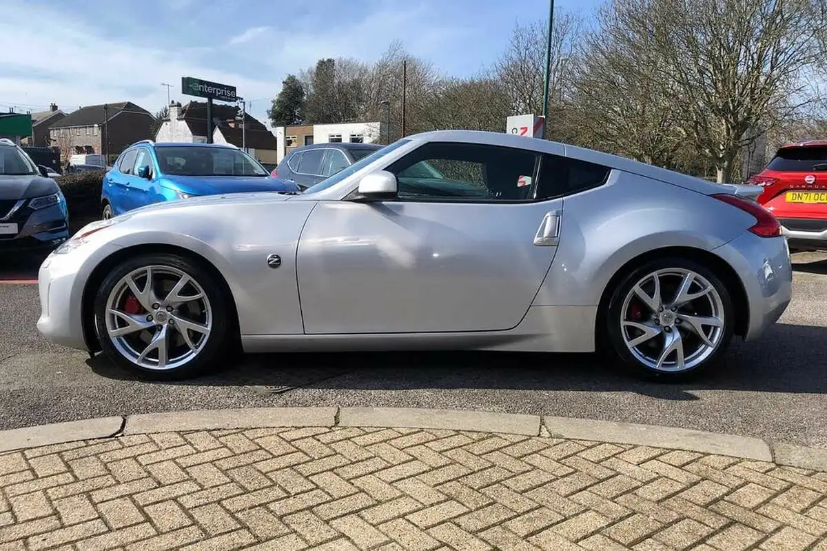 2016-nissan-370z-37-gt-big-4