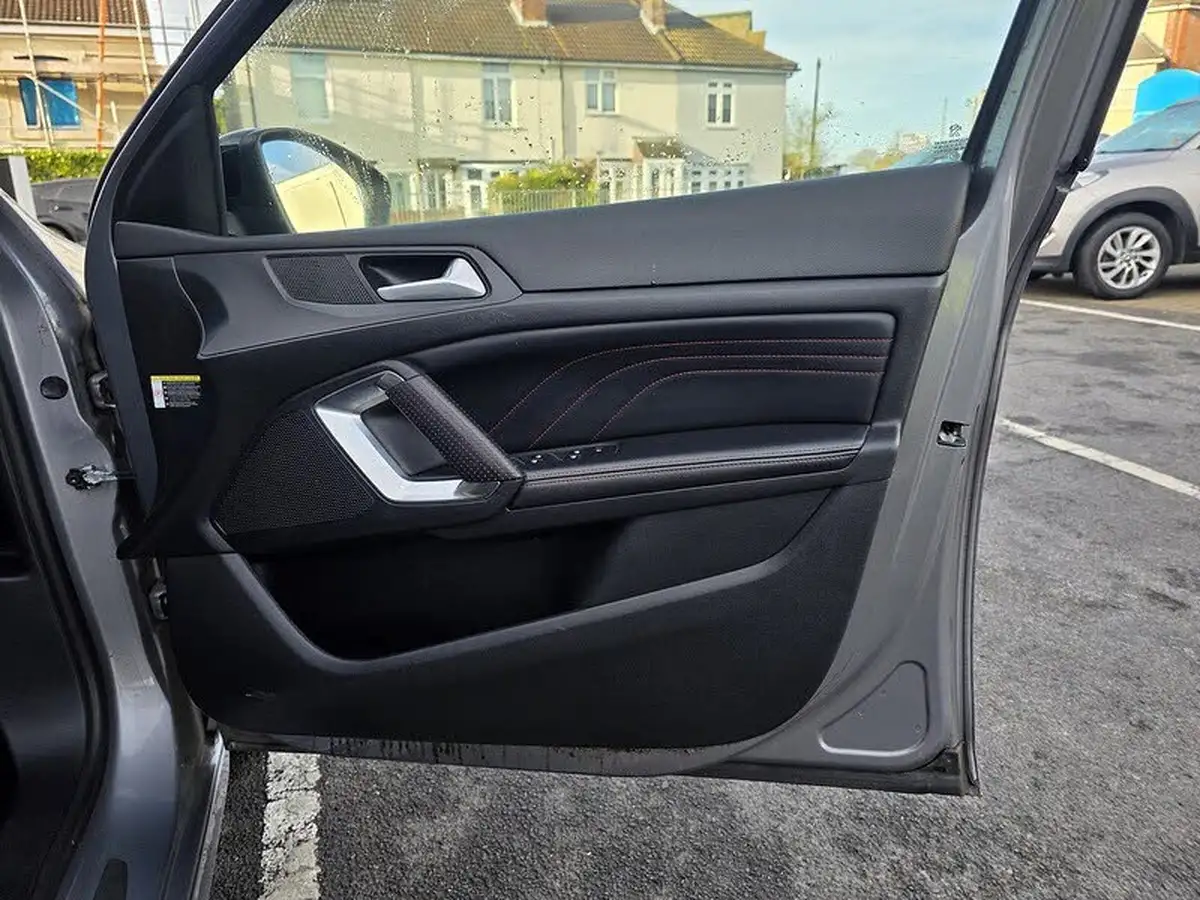 2017-peugeot-308-12-puretech-gt-line-big-24