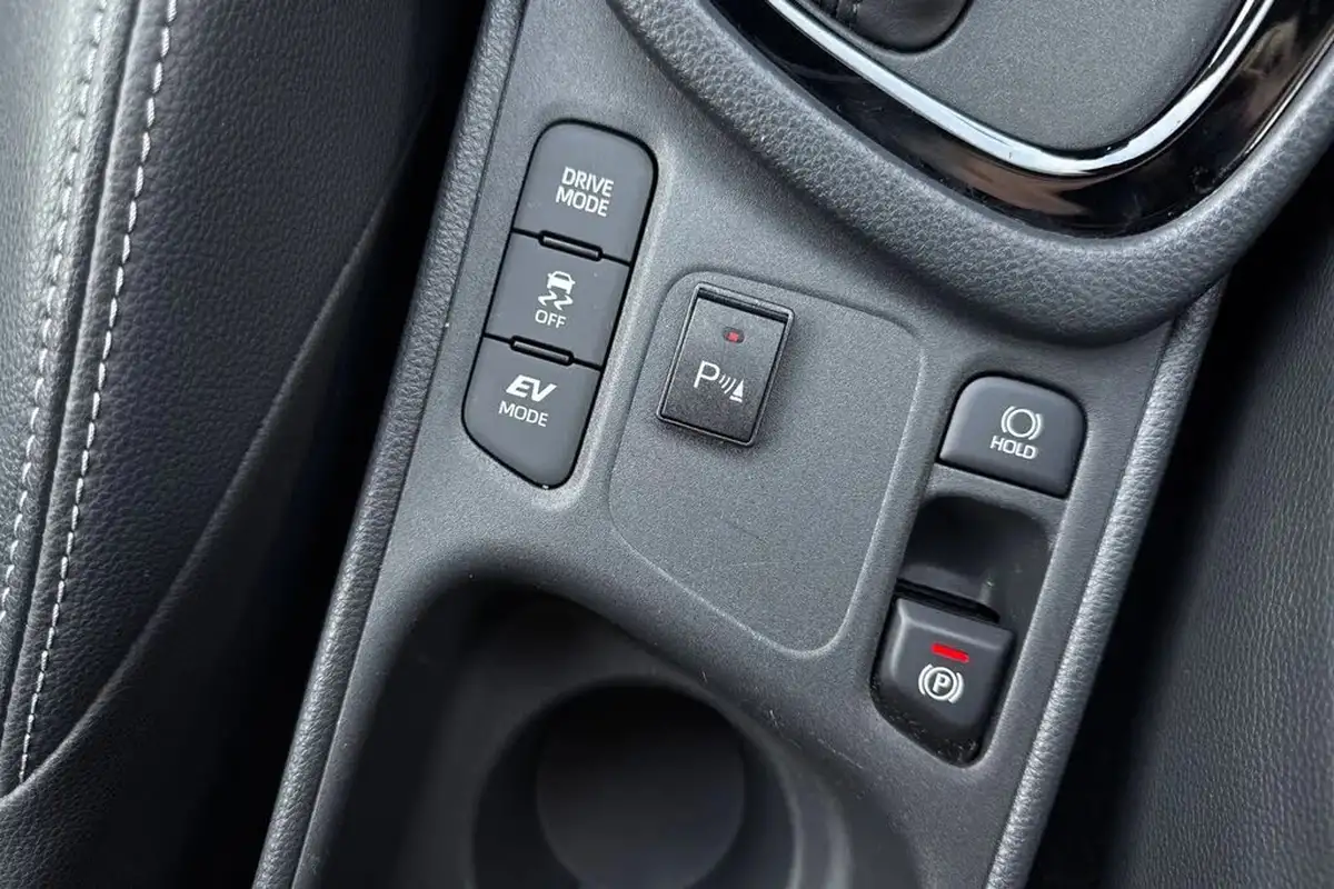 2021-toyota-yaris-15-vvt-i-dynamic-big-54