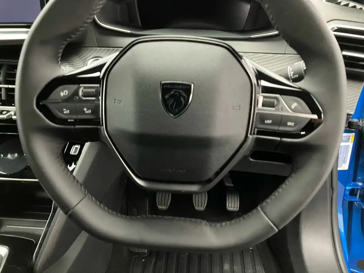 2023-peugeot-2008-suv-12-puretech-allure-big-39