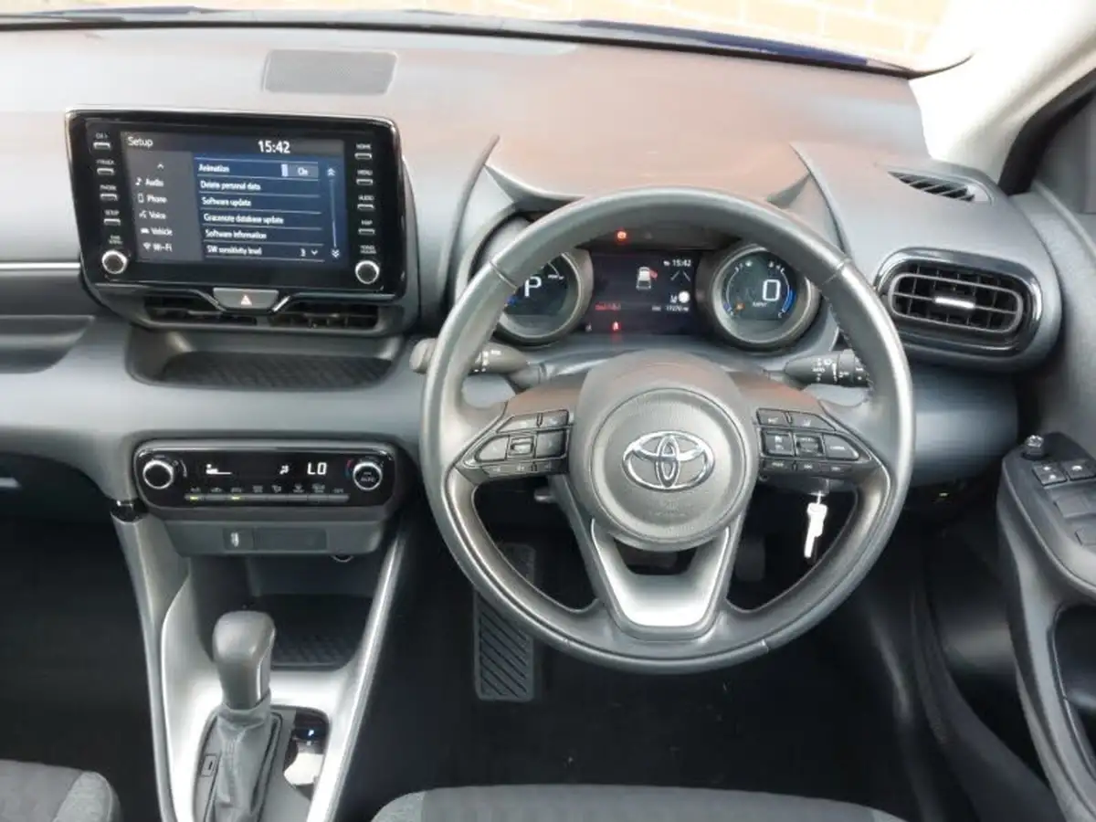 2022-toyota-yaris-15-vvt-i-design-big-6