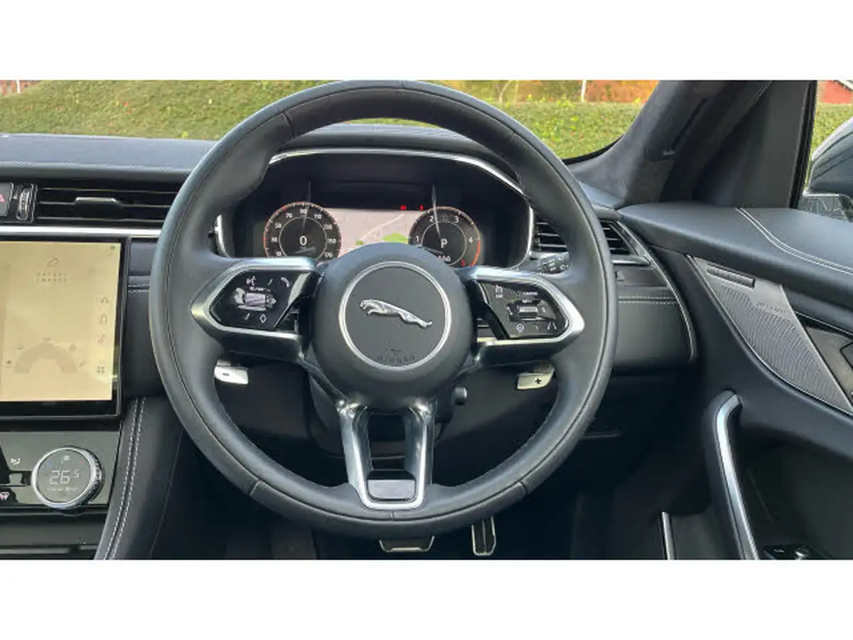 2024-jaguar-f-pace-20-d200-r-dynamic-hse-black-big-10