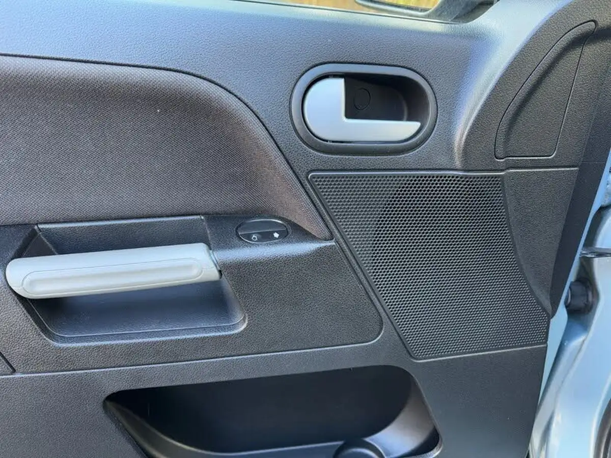 2008-ford-fusion-14-zetec-climate-durashift-est-big-32