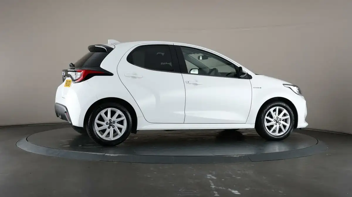2021-toyota-yaris-15-vvt-i-design-big-59