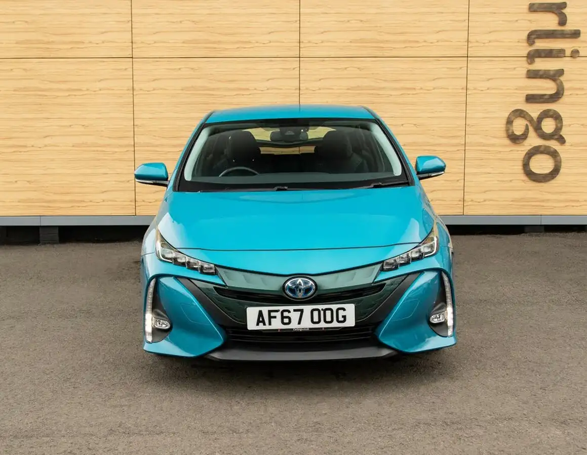 2017-toyota-prius-18-vvt-i-business-edition-plus-solar-roof-big-6