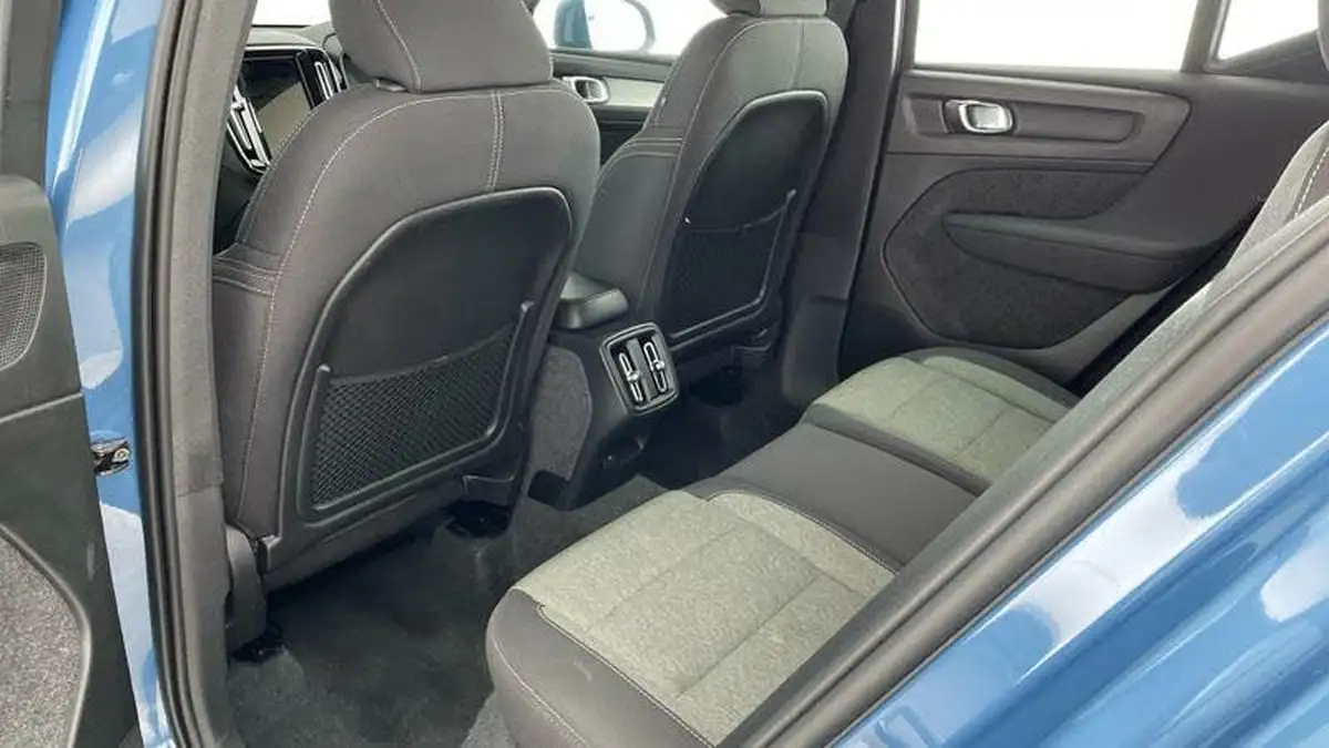 2024-volvo-xc40-20-b3-core-big-30