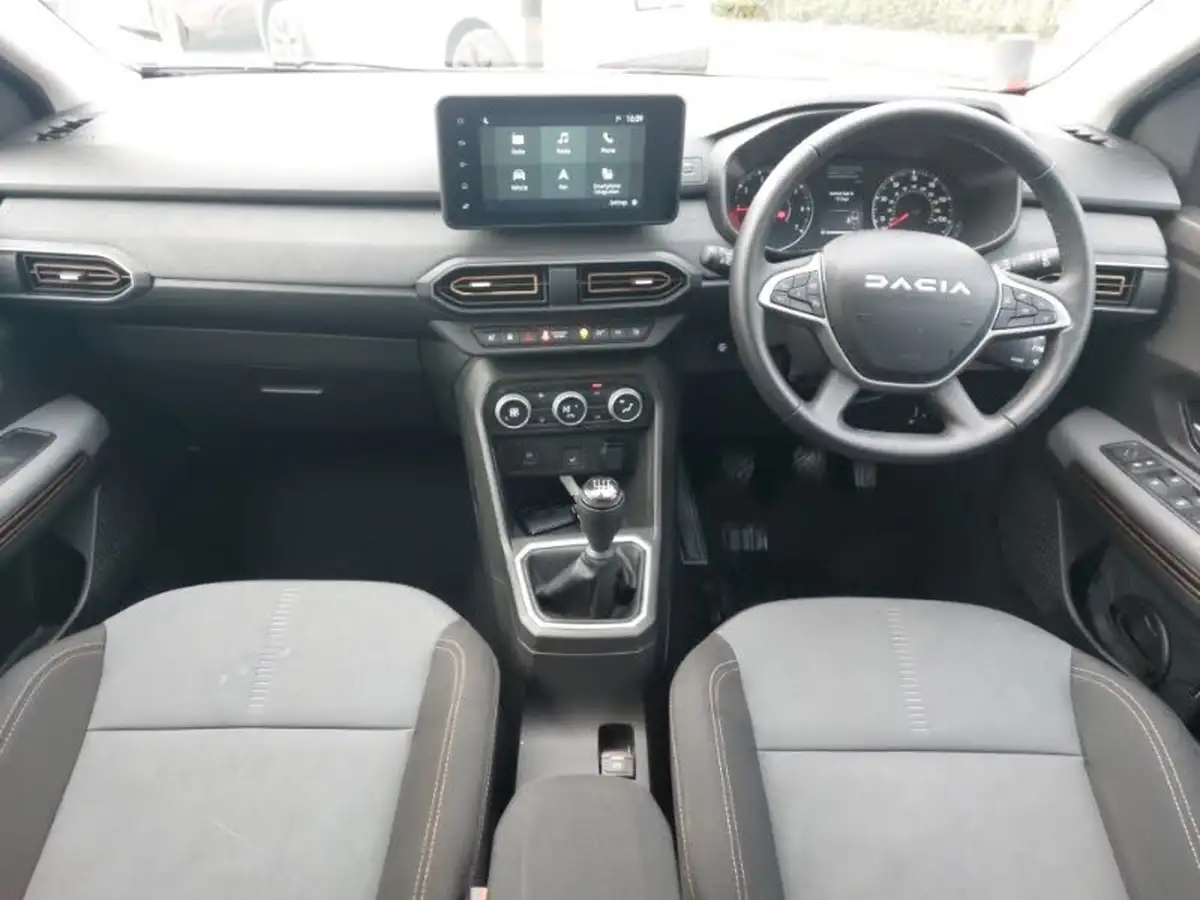 2024-dacia-sandero-stepway-10-tce-extreme-90bhp-big-2