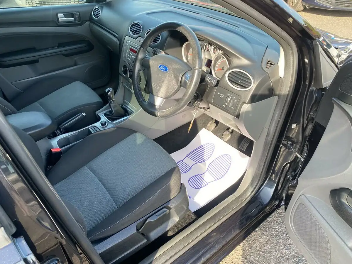 2009-ford-focus-16-zetec-hatchback-5d-big-21