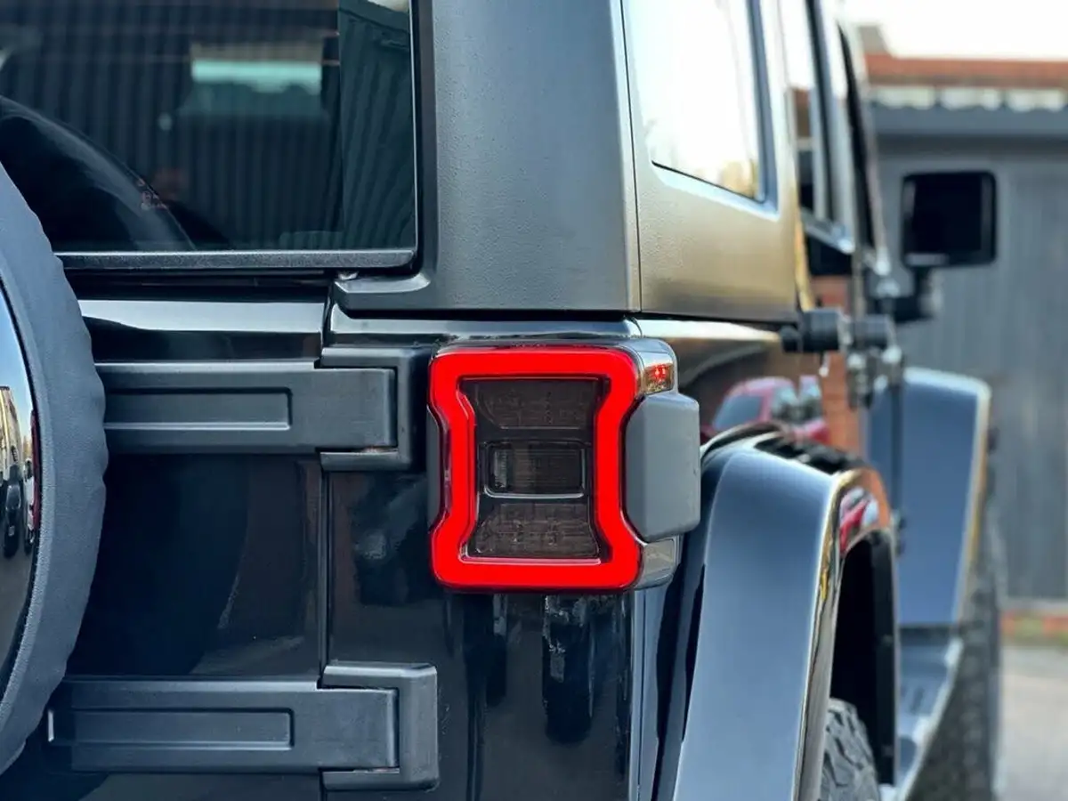 2012-jeep-wrangler-28crd-sahara-5d-auto-big-22