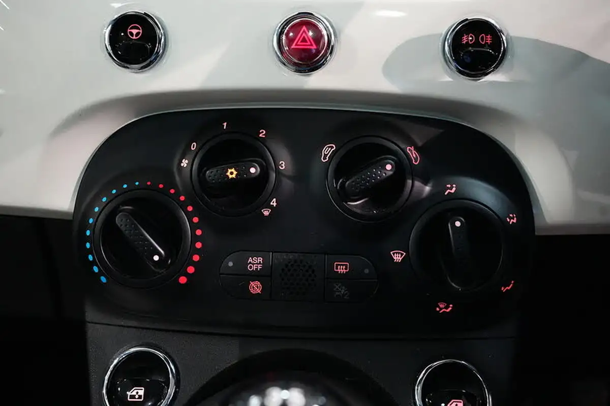 2022-fiat-500-10-dolcevita-big-34
