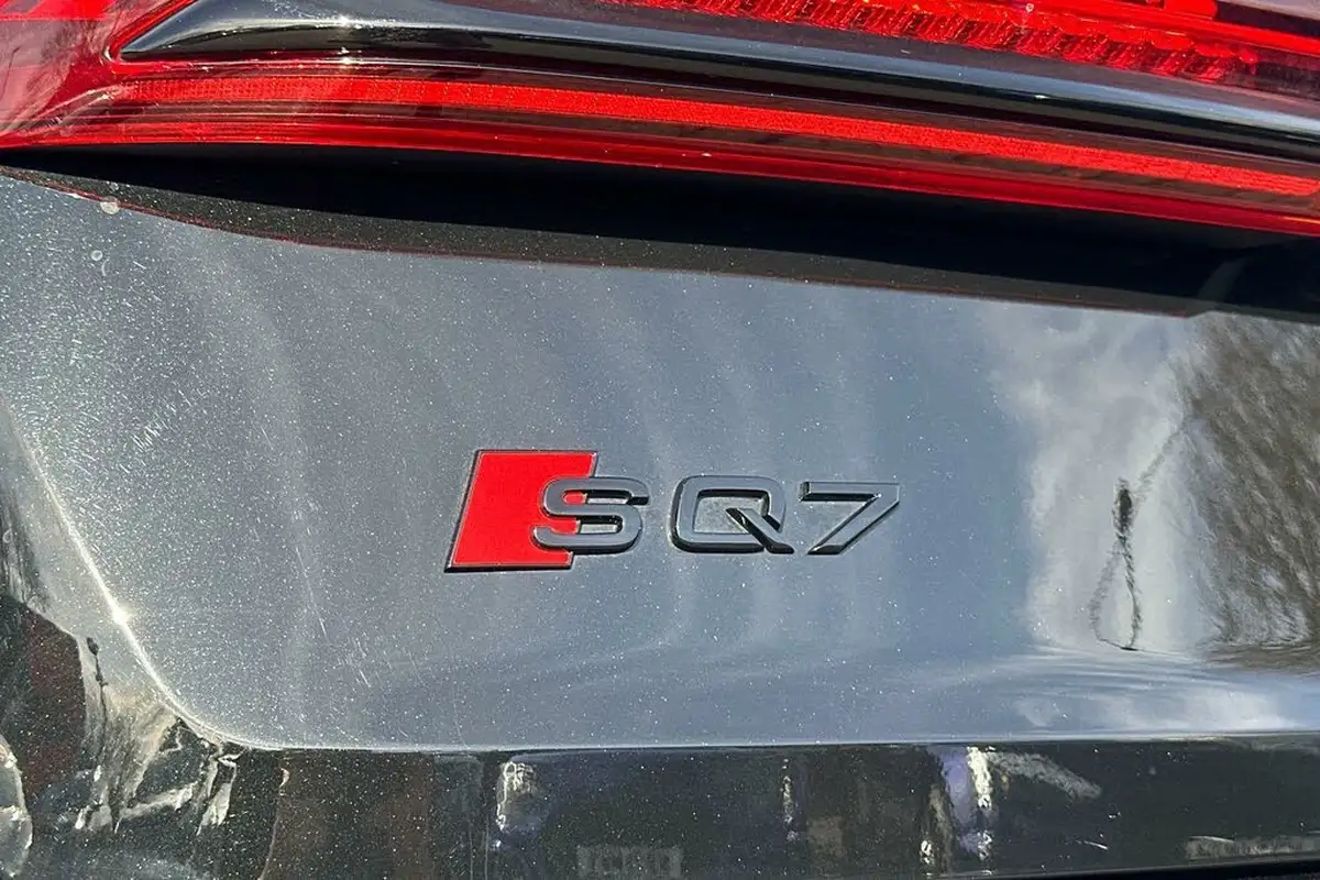 2023-audi-sq7-40-tfsi-black-edition-big-18