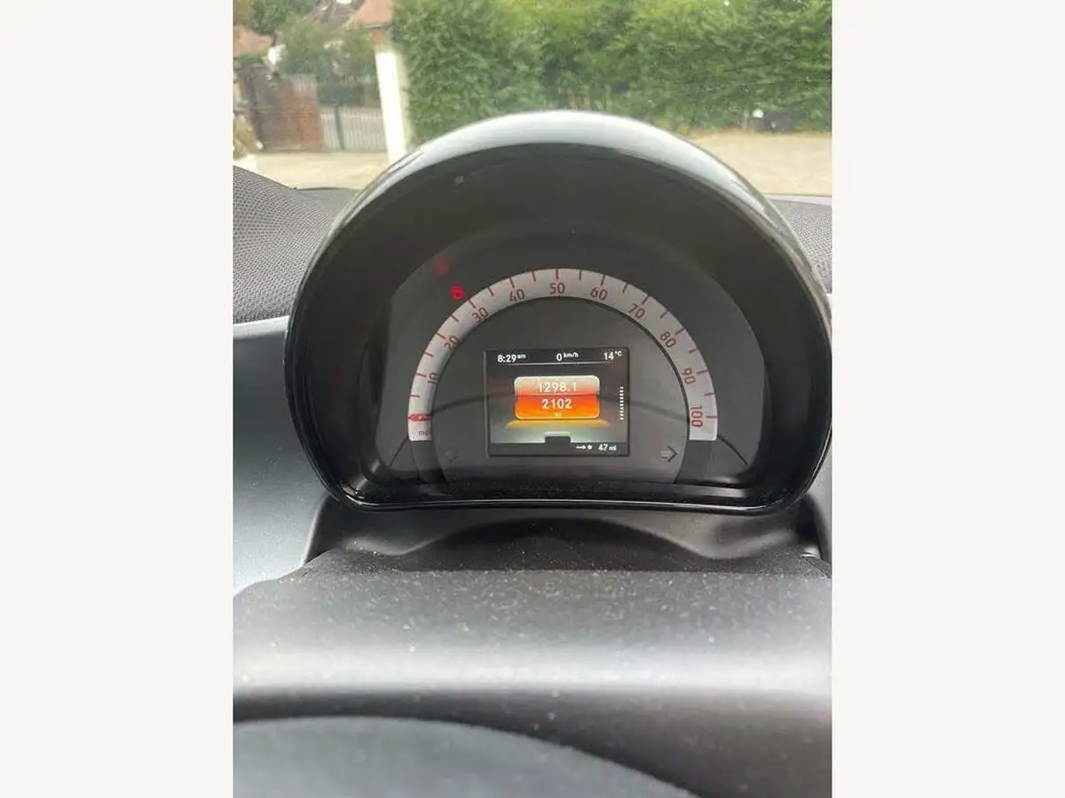 2021-smart-forfour-eq-premium-big-19