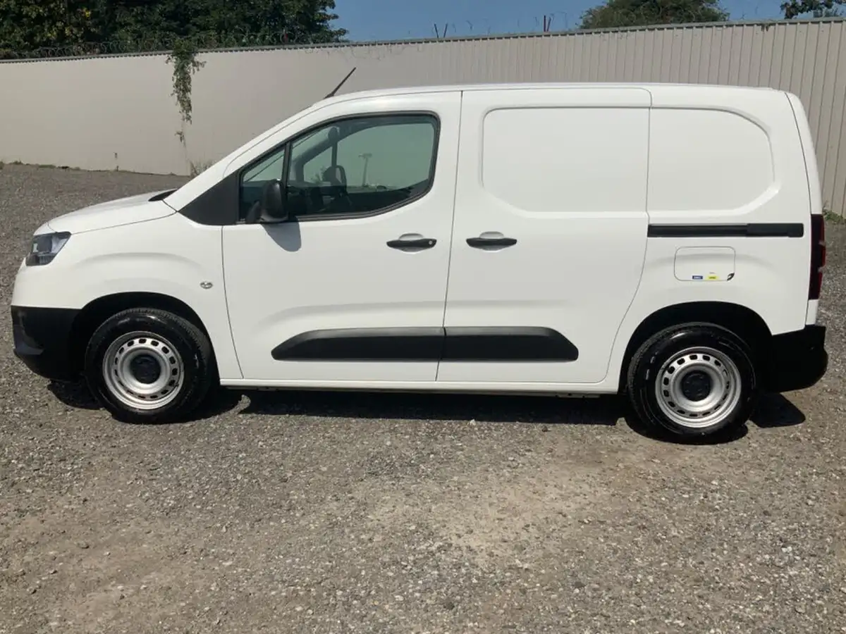 2022-toyota-proace-city-15d-active-big-4