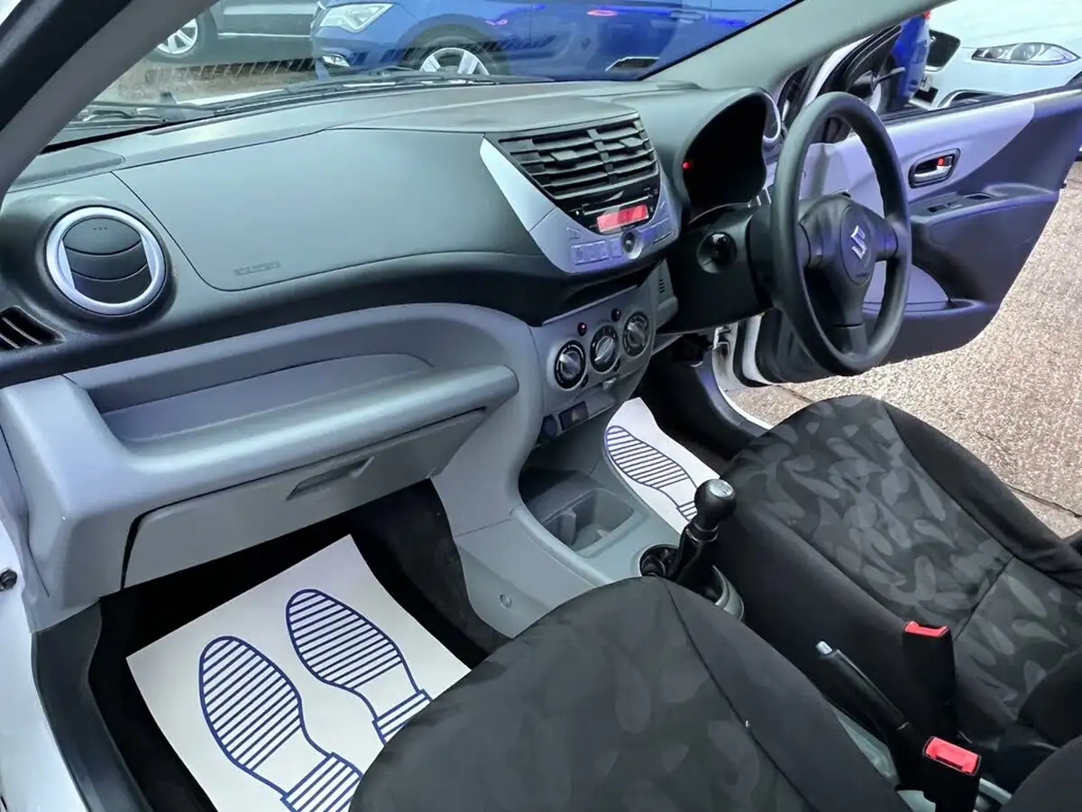 2012-suzuki-alto-10-sz3-big-27