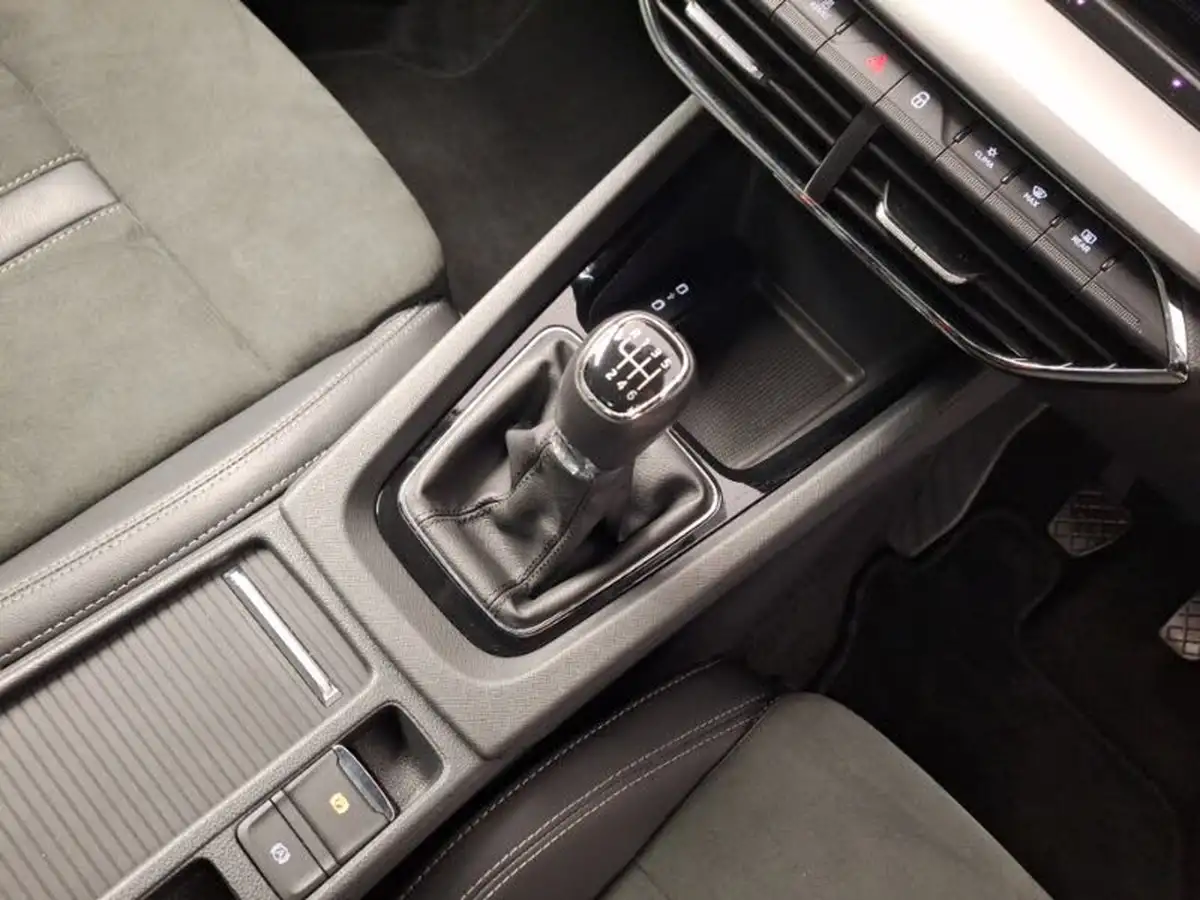 2022-skoda-octavia-15-tsi-se-l-hatchback-big-10