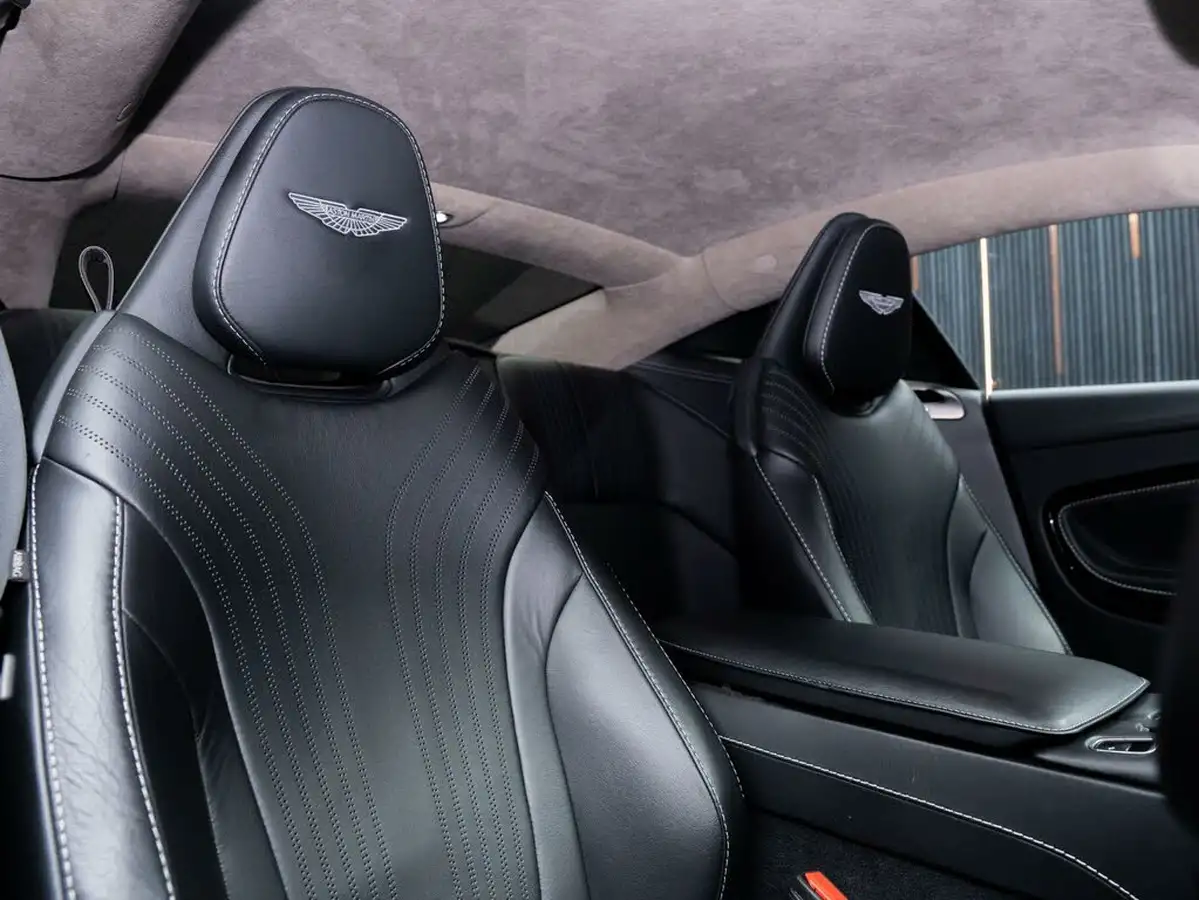 2019-aston-martin-db11-40-v8-big-27