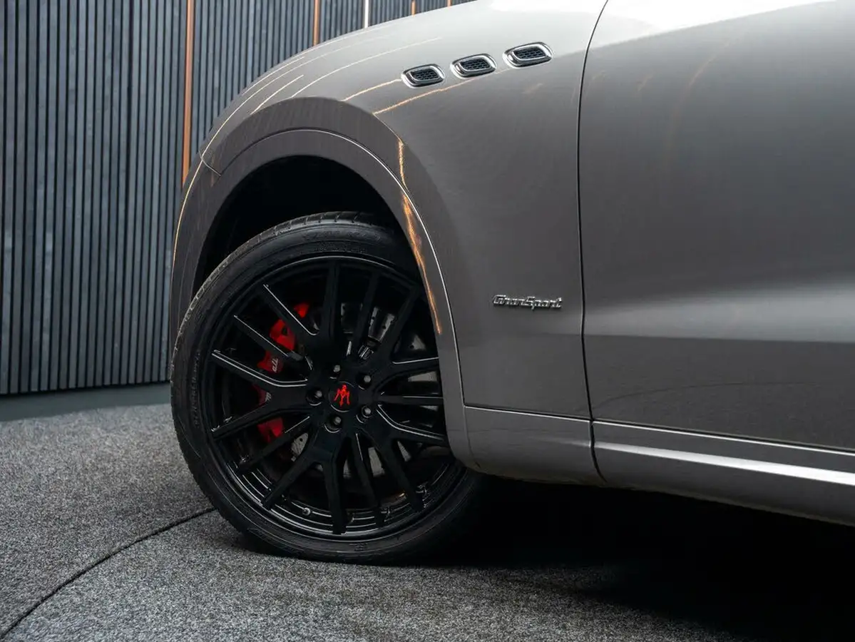 2018-maserati-levante-30-gransport-nerissimo-edition-big-26