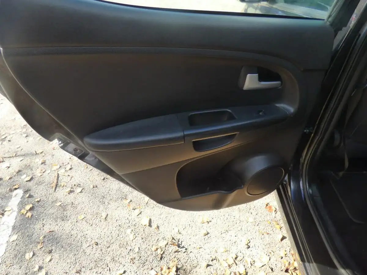 2012-kia-venga-16-2-big-15