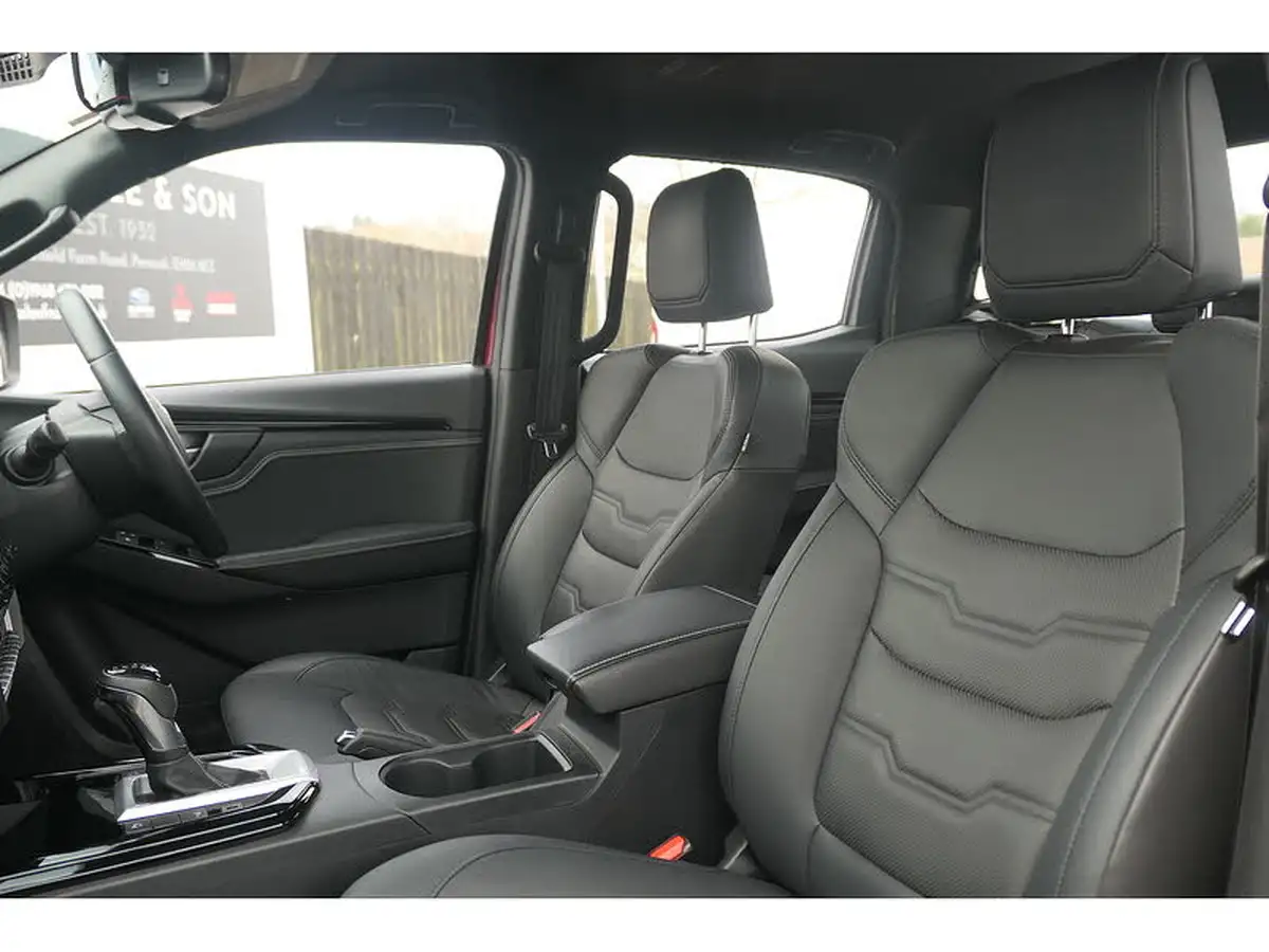 2024-isuzu-d-max-19td-v-cross-steel-edition-auto-big-14