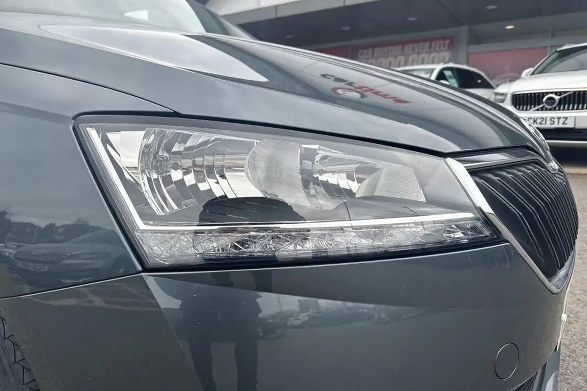 2020-skoda-fabia-10-tsi-se-110ps-hatchback-big-23