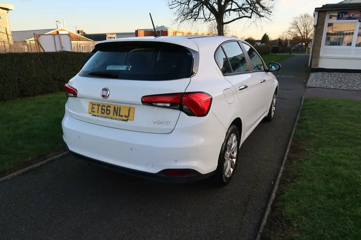 2017-fiat-tipo-14-easy-plus-hatchback-big-12