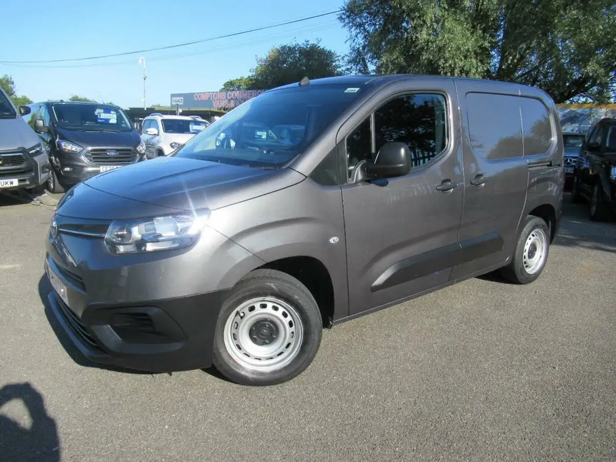 2021-toyota-proace-city-15d-active-75hpeu6dt-e-big-0