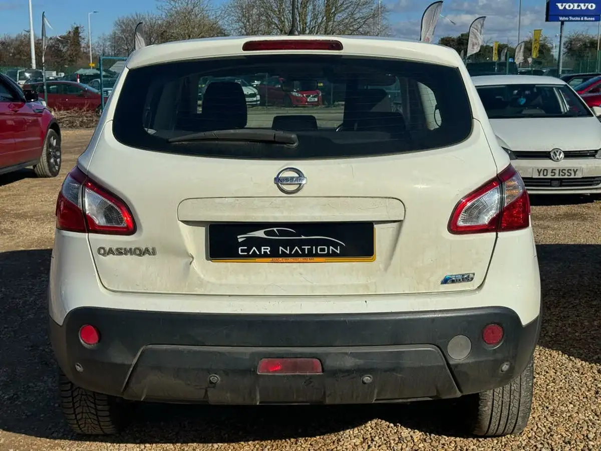 2011-nissan-qashqai-15td-acenta-big-4