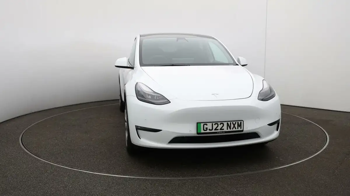 2022-tesla-model-y-e-long-range-big-33