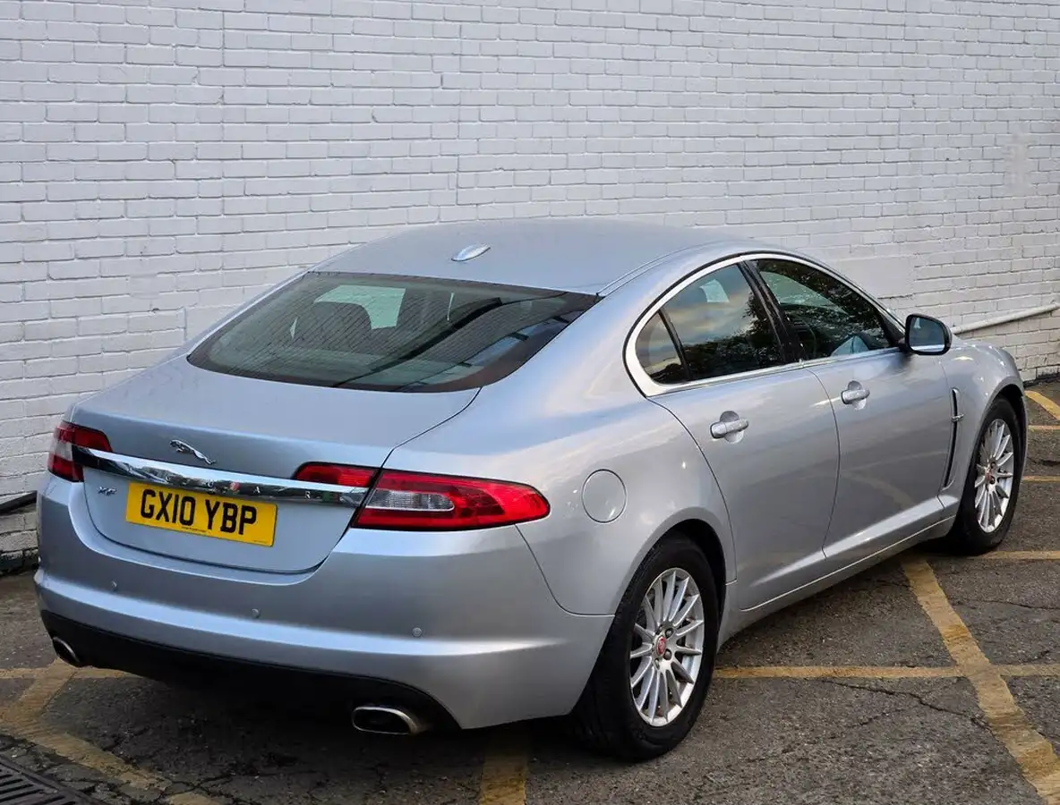 2010-jaguar-xf-30-luxury-big-16