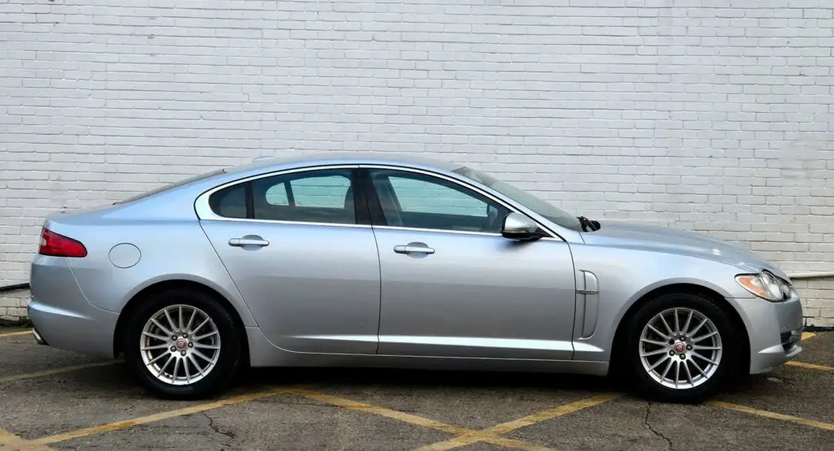 2010-jaguar-xf-30-luxury-big-12
