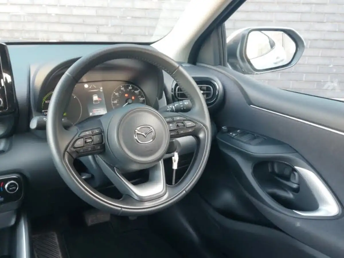 2023-mazda-mazda2-15-pure-big-9