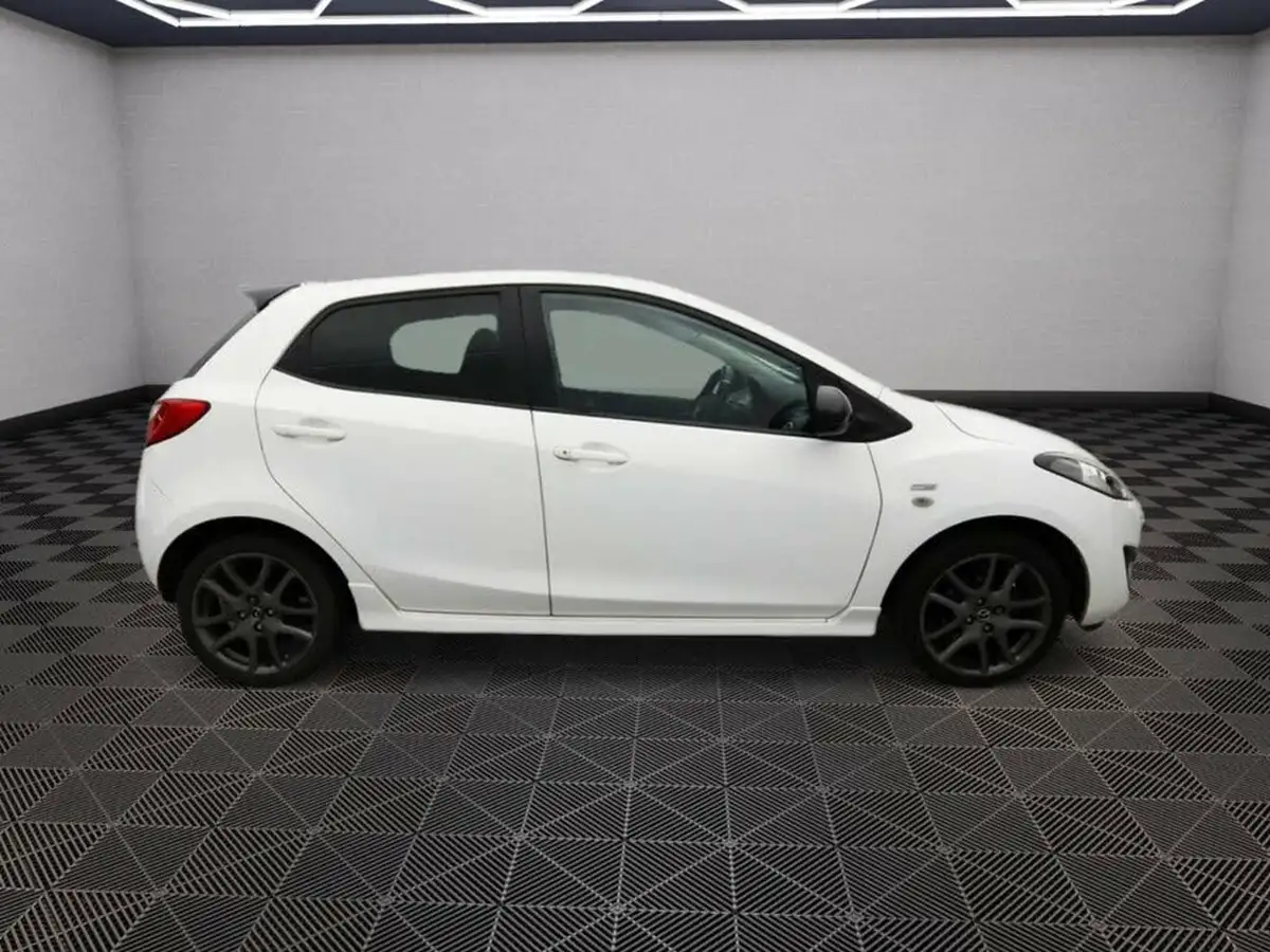 2014-mazda-mazda2-13-sport-colour-edition-big-6