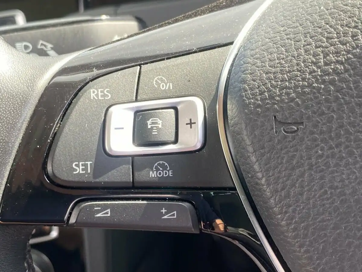 2016-volkswagen-golf-14-tsi-gt-edition-3d-big-39