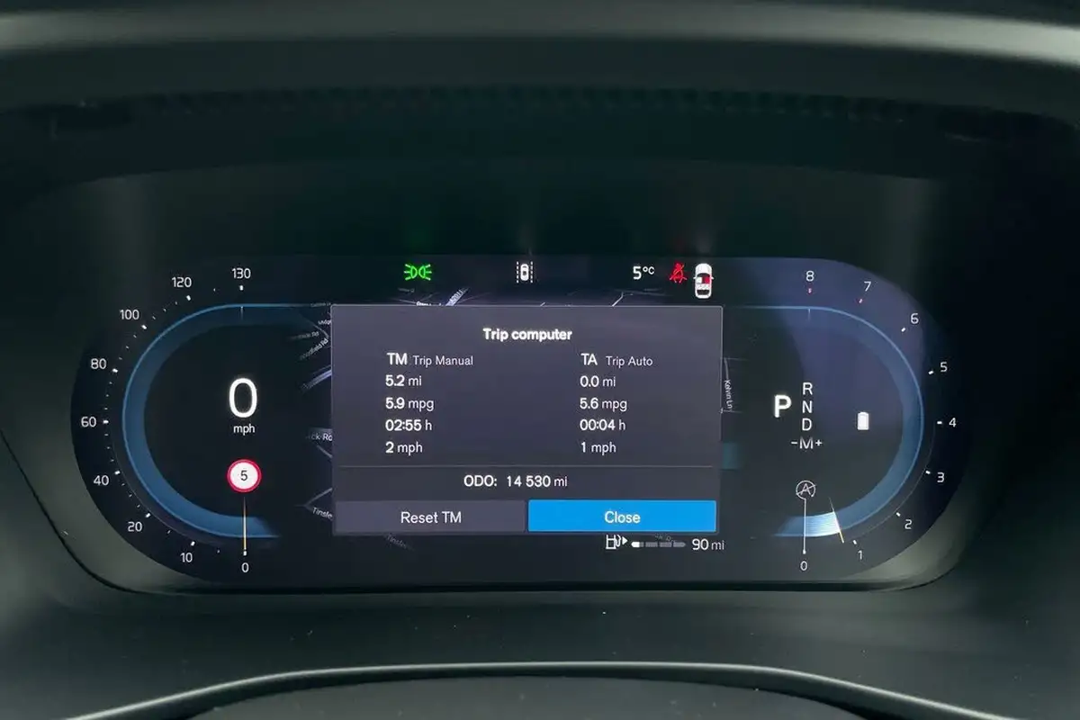 2024-volvo-xc40-20-b4-plus-big-43