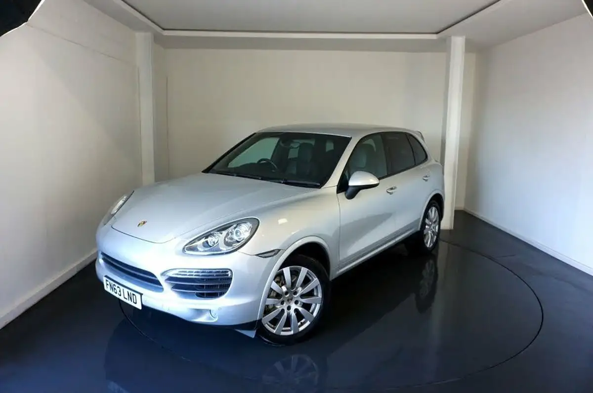 2013-porsche-cayenne-big-0