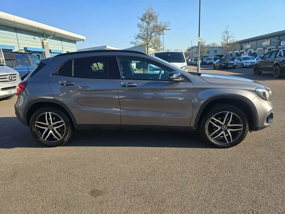 2018-mercedes-benz-gla-class-16-gla-180-urban-edition-ss-7g-dct-big-10