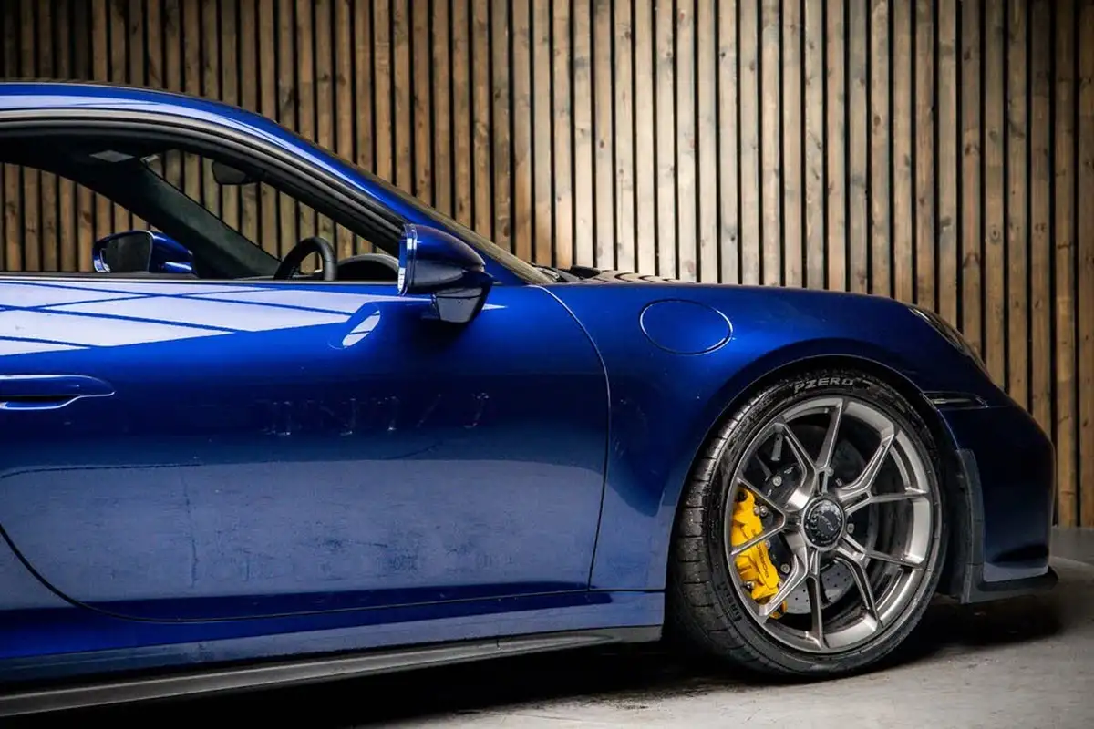 2022-porsche-911-40-gt3-rwd-big-13