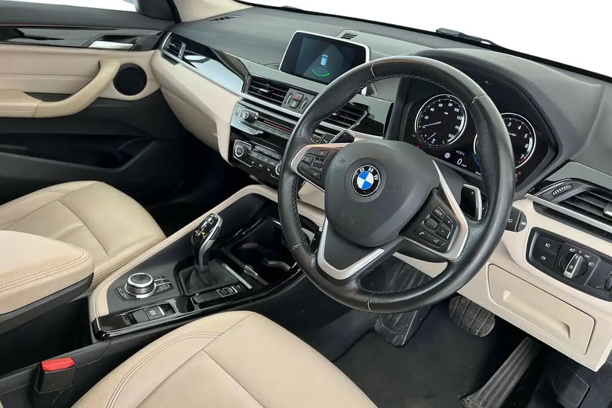 2019-bmw-x1-20-sdrive-20i-xline-sdrive20i-big-9